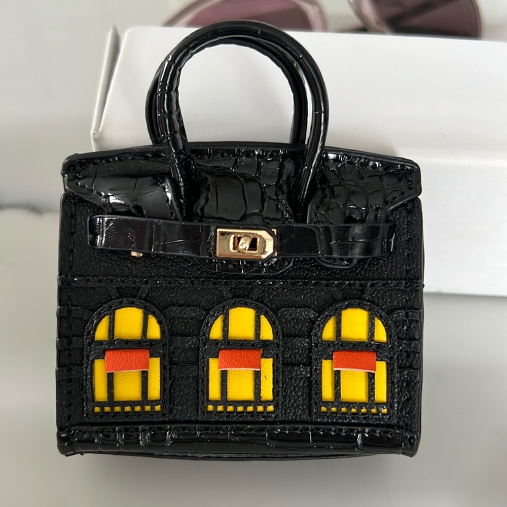 adorable accent  H peace to add to your collection